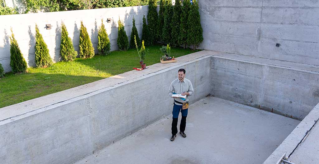 Construcrtion of a Luxutious Concrete pool