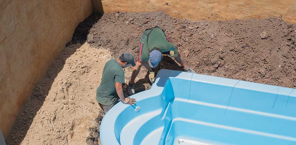 fiberglass-vs-gunite-pools